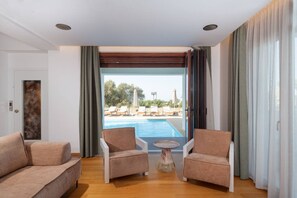 Pool - Spacious Family Villa near to amenities with pool (Rethymno)