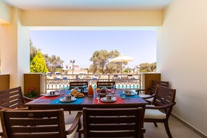 Outdoor dining - Family Villa with Private pool, BBQ, Ping Pong and Football table (Rethymno)