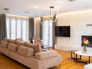 Smart TV, fireplace, video games, table tennis - Spacious Family Villa near to amenities with pool (Rethymno)