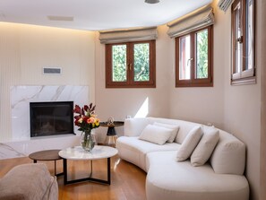 Smart TV, fireplace, table football, ping pong - Family Villa with Private pool, BBQ, Ping Pong and Football table (Rethymno)