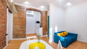 Apartemen | Area keluarga | Televisi LED 42-inci dengan saluran TV digital