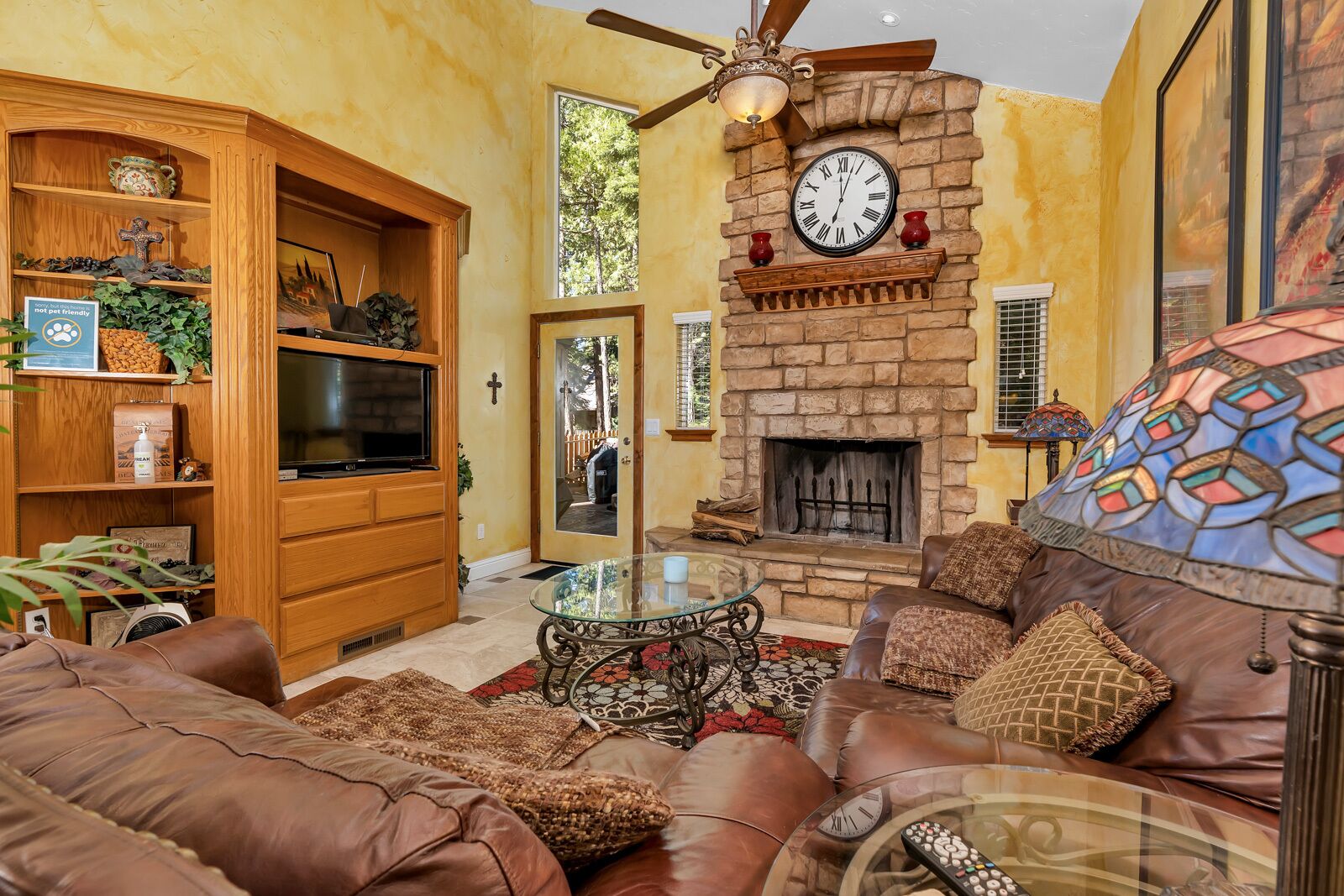 An Italian Adventure in California! 3 BDR Sleeps 8, 5 Min to Shaver Lake