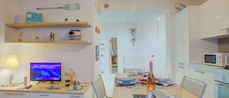 Appartement familial, plusieurs chambres (Heart Of Riva - 100m From The Lake) | Restauration