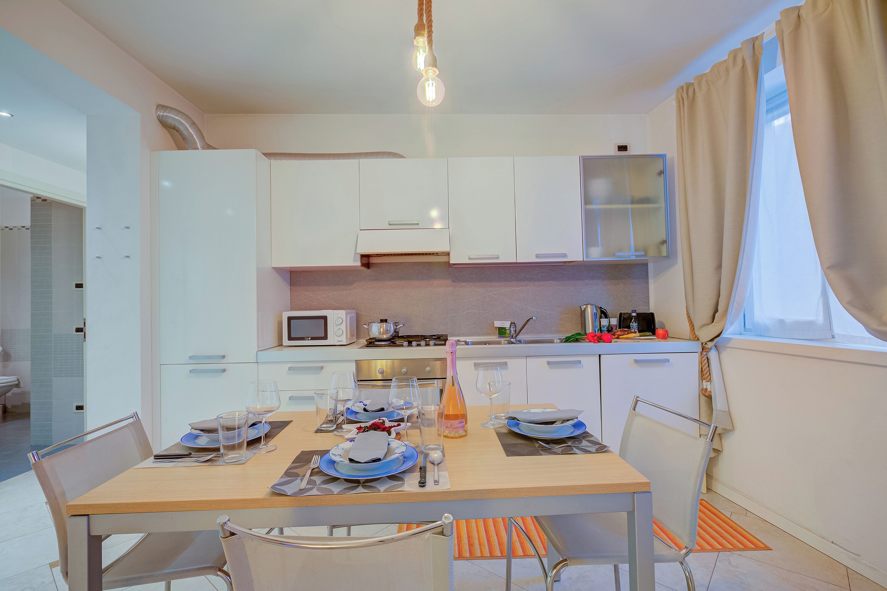 Family Apartment, Multiple Bedrooms (Heart Of Riva - 100m From The Lake) | Private kitchen