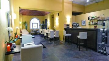 Desayuno buffet (EUR 10.00 por persona)