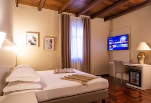 Superior Double or Twin Room | Minibar, in-room safe, individually furnished, desk - Hotel Boutique Antiche Mura (Saluzzo)