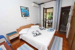 Double Room | Iron/ironing board, free WiFi, bed sheets - Rooms and Apartment Pina  (Rovinj)