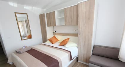 Rooms and Apartment Pina