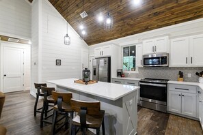 Horno, placa de cocina, lavavajillas, tostadora