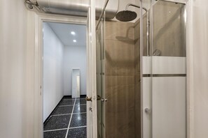 Ducha, secador de pelo, toallas