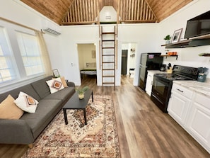 Smart-TV, Videospiele, Tischtennisplatte