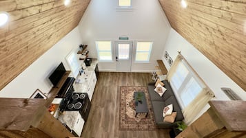 Smart TV, videogiochi, tavolo da ping pong