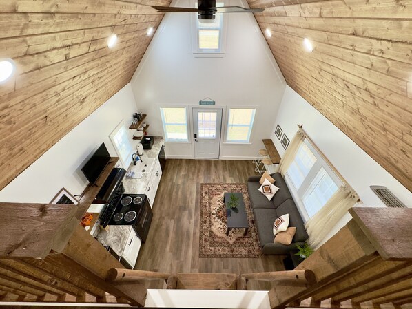 Smart-TV, Videospiele, Tischtennisplatte