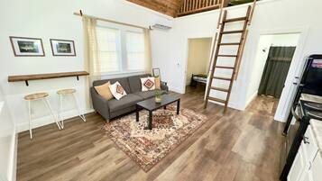 Smart-TV, Videospiele, Tischtennisplatte