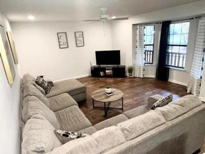 Smart TV, video games, ping pong, books - Boulder Cabin: 7 Beds, Arcade, Inflatables & More! (Guntersville)