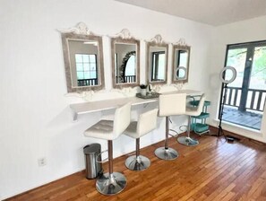 Interior - Boulder Cabin: 7 Beds, Arcade, Inflatables & More! (Guntersville)