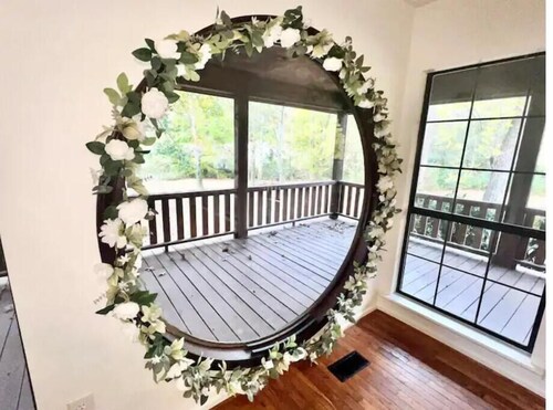 Boulder Cabin: 7 Beds, Arcade, Inflatables & More!