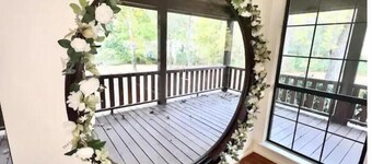 Boulder Cabin: 7 Beds, Arcade, Inflatables & More!