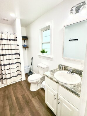 Haartrockner, Seife, Shampoo, Toilettenpapier