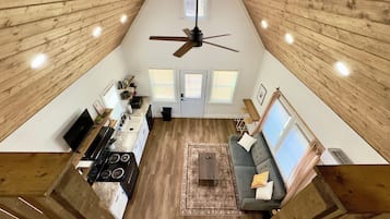 Smart-tv, tv-spel och ett bordtennisbord