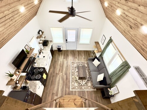 Bama Bobcat Cabin on Lake, Arcade, Inflatables