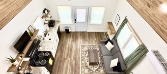 Bama Bobcat Cabin on Lake, Arcade, Inflatables