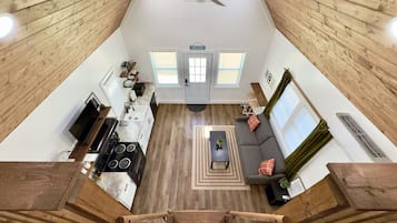 Älytelevisio, videopelejä, pöytätennispöytä