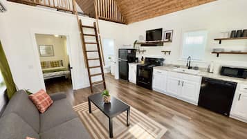 Älytelevisio, videopelejä, pöytätennispöytä