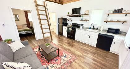 Rabbit Cabin: Arcade, Fishing, Kayaks, & More!