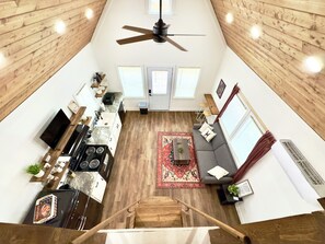 Smart-tv, tv-spel och ett bordtennisbord