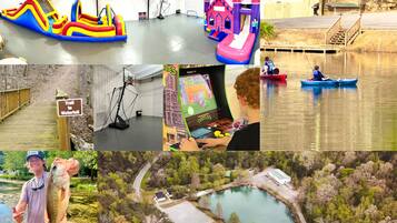 Een haardroger, zeep, shampoo, toiletpapier