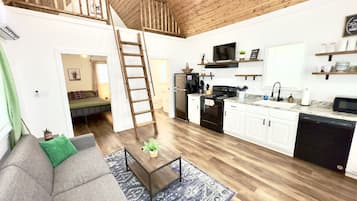 Smart-tv, tv-spel och ett bordtennisbord