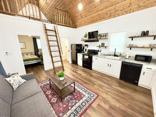 Turkey Cabin: Arcade, Fishing, Kayaking & More