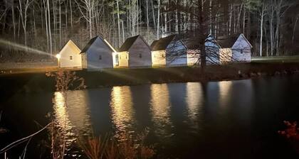 Buck Tiny Luxury Cabin on Lake with Arcade