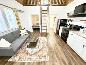 Smart-TV, Videospiele, Tischtennisplatte