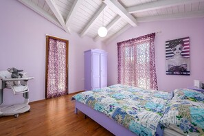 3 chambres, fer et planche à repasser, Wi-Fi, draps fournis