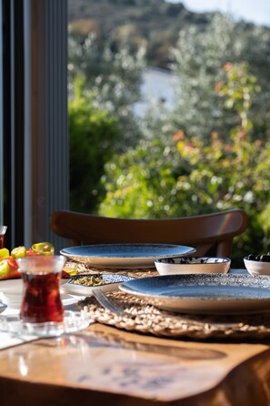 Daily local cuisine breakfast (TRY 750 per person)