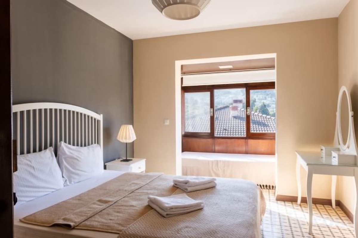 Minibar, wifi gratis, ropa de cama