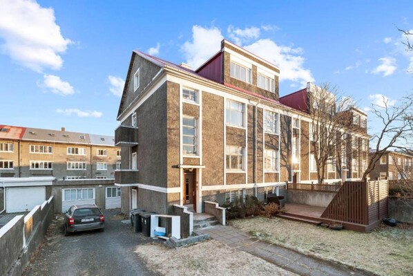 Front of property - Odinn Reykjavik - Eiriksgata Apartments (Reykjavik)