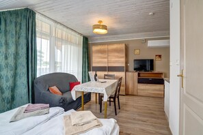 1 bedroom, desk, iron/ironing board, free WiFi