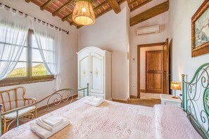 家庭独立别墅, 多间卧室, 山腰 (Maramaldo Sassicaia, Shared Pool,) | 1 多间卧室、免费 WiFi、床单