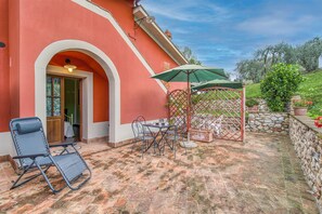 Outdoor dining - Maramaldo Brunello, Shared Pool, Chianti (Castelfiorentino)