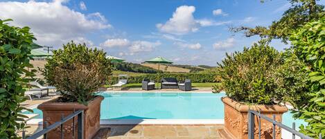 Piscine extérieure (ouverte en saison)