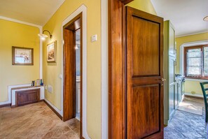 Interior - Maramaldo Brunello, Shared Pool, Chianti (Castelfiorentino)