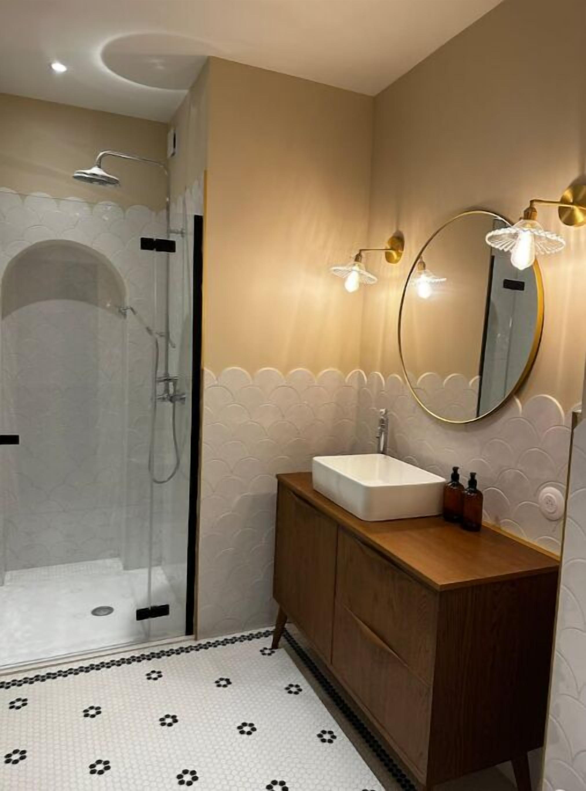 Serviettes fournies, savon, papier toilette