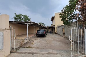 Parking - Hotel O Venus Homestay Syariah Near Universitas Megou Pak Tulang Bawang (Menggala)