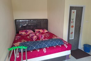 Standard Double Room | Free WiFi, bed sheets - Hotel O Venus Homestay Syariah Near Universitas Megou Pak Tulang Bawang (Menggala)