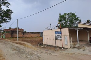 Front of property - Hotel O Venus Homestay Syariah Near Universitas Megou Pak Tulang Bawang (Menggala)