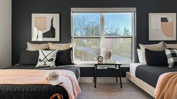 7 slaapkamers, een strijkplank/strijkijzer, reisbedje, wifi