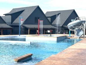 Alberca techada y alberca climatizada